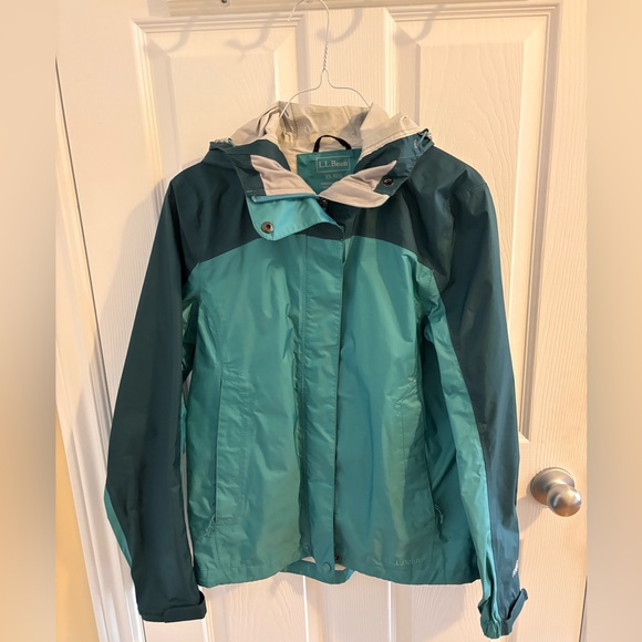 LL Bean rain jacket - Picture 1 of 4